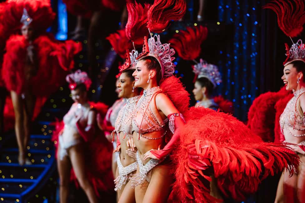 imagem n.11 de Paris: Jantar espetáculo no Moulin Rouge, champanhe e transporte atividade em Paris, carregada pelo fornecedor
