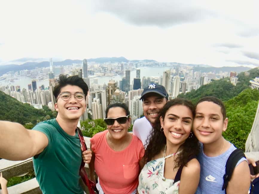 imagem n.1 de Hong Kong: Excursão a pé particular na cidade com um guia local atividade em Hong Kong, carregada pelo fornecedor