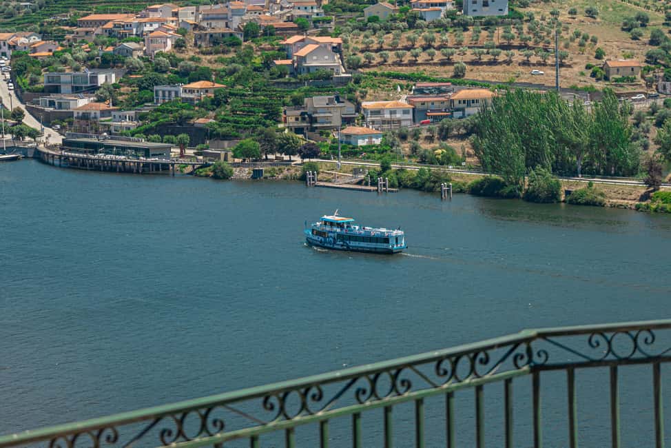 Image N°1 de De Porto : croisière sur la rivière Régua à Porto avec déjeuner à bord activité à Région Nord, Portugal, publiée par le prestataire