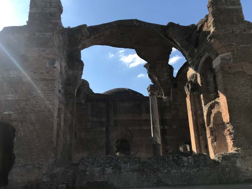 Immagine nº 2 di Roma: tour privato di Villa Adriana con archeologo attività a Tivoli, Lazio, caricata dal fornitore