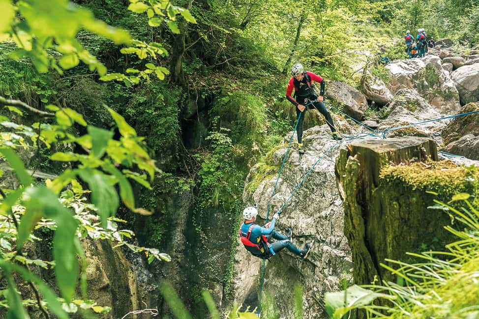 imagen n.º 2 de Desde Interlaken: Excursión local de barranquismo actividad en Interlaken, subida por el proveedor