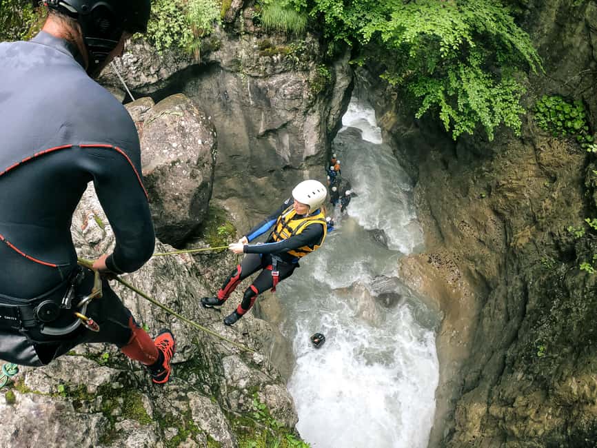 imagen n.º 5 de Desde Interlaken: Excursión local de barranquismo actividad en Interlaken, subida por el proveedor