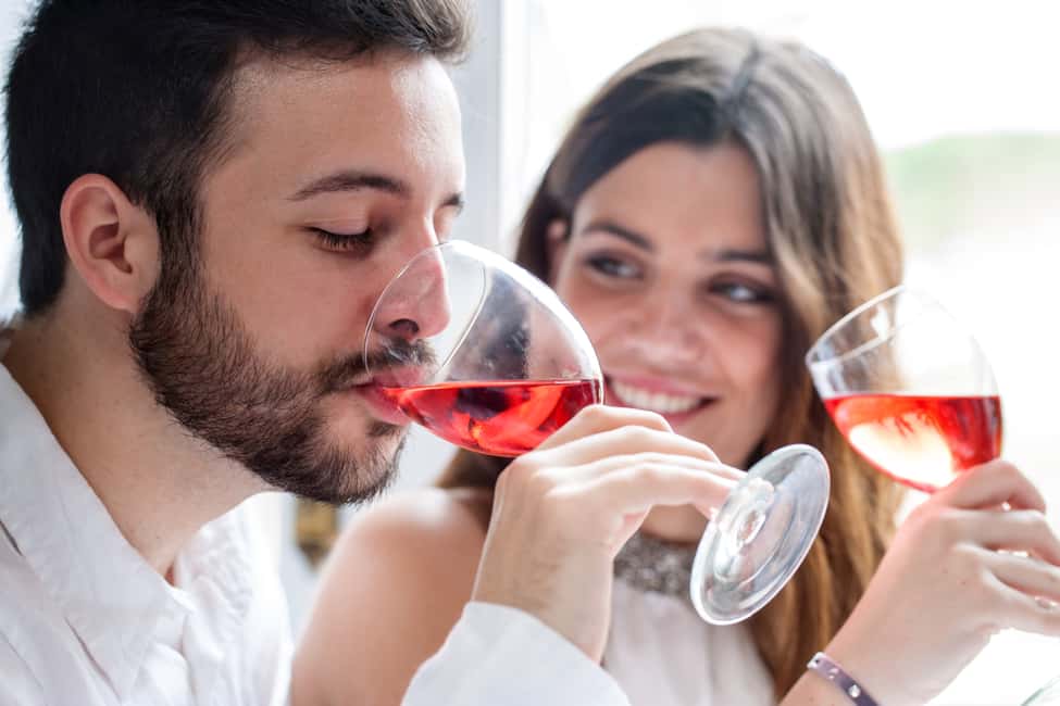 imagem n.9 de Santorini: Excursão a pé ao pôr do sol com comidas e bebidas locais atividade em Cíclades, carregada pelo fornecedor