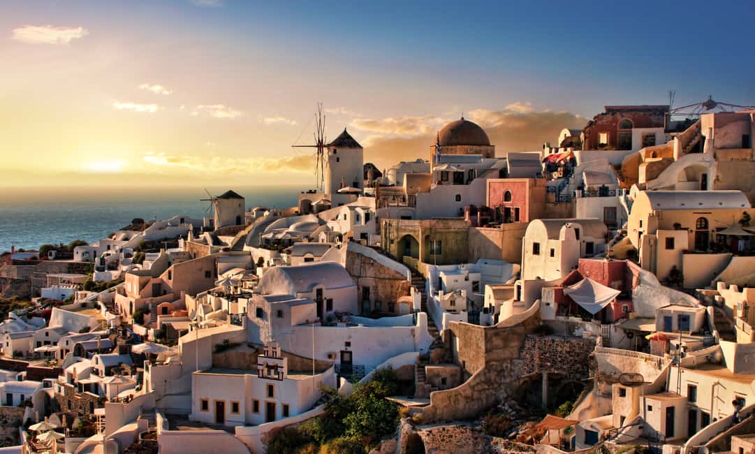 imagem n.11 de Santorini: Excursão a pé ao pôr do sol com comidas e bebidas locais atividade em Cíclades, carregada pelo fornecedor