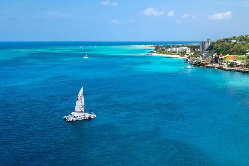 imagem n.3 de Montego Bay: Cruzeiro Reggae Catamaran 18+ com bar aberto atividade em Montego Bay, carregada pelo fornecedor