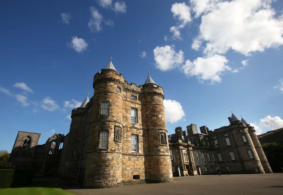 imagem n.1 de Edimburgo: Ingresso para o Palácio de Holyroodhouse atividade em Edimburgo, carregada pelo fornecedor
