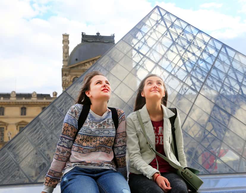 Image N°1 de Paris : Visite privée d'une jounée-Louvre Sainte Chapelle Billets activité à Paris, publiée par le prestataire