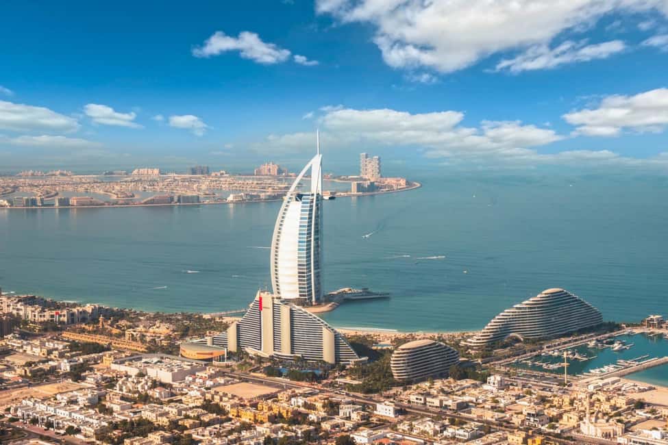 Bild Nr. 3 von Dubai: 30-minütige Tour mit dem Hubschrauber über die Landschaft Aktivität in Dubai, hochgeladen vom Anbieter