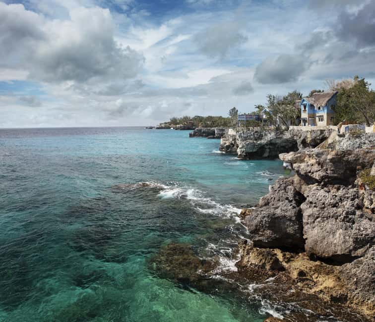 imagem n.1 de De Kingston: Transfer partilhado de ida para Negril atividade em Kingston, Jamaica, carregada pelo fornecedor