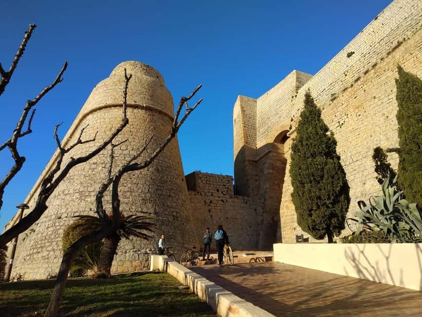 Image N°10 de TOUR DES INCONTOURNABLES D'IBIZA : Du patrimoine de l'Unesco aux plus belles plages activité à Ibiza (ville), publiée par le prestataire