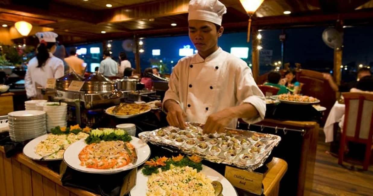 Immagine nº 3 di Ho Chi Minh City: Crociera con cena sul fiume Saigon con musica dal vivo attività a Città di Ho Chi Minh, caricata dal fornitore