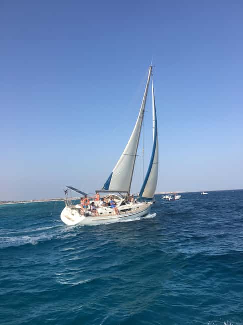 imagem n.9 de Sal, Cabo Verde: Meio dia no veleiro Cuba Libre atividade em Santa Maria, Cabo Verde, carregada pelo fornecedor