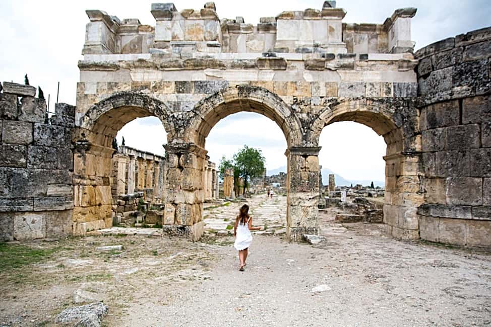 bild nr.13 av Från Kusadasi och Selcuk: Pamukkale och Hiearapolis Tour aktivitet i Pamukkale, uppladdad av arrangören