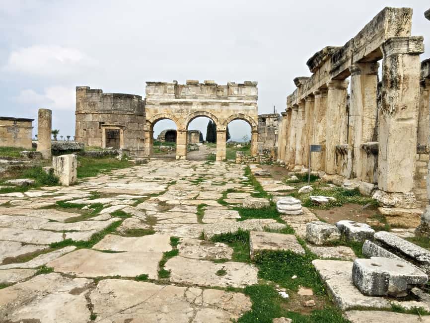 bild nr.17 av Från Kusadasi och Selcuk: Pamukkale och Hiearapolis Tour aktivitet i Pamukkale, uppladdad av arrangören