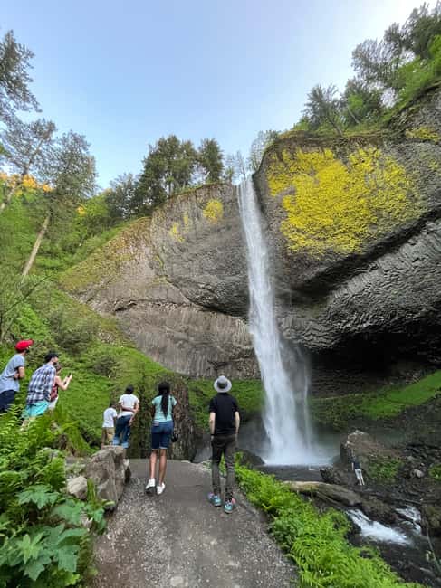 image n.6 of Multnomah Falls: Sunset Guided Tour to Five Waterfalls activity in Oregon, uploaded by supplier