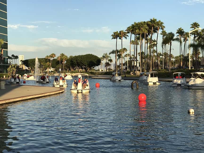 imagem n.3 de Long Beach: Aluguel de barcos Swan na Rainbow Lagoon atividade em Los Angeles, carregada pelo fornecedor