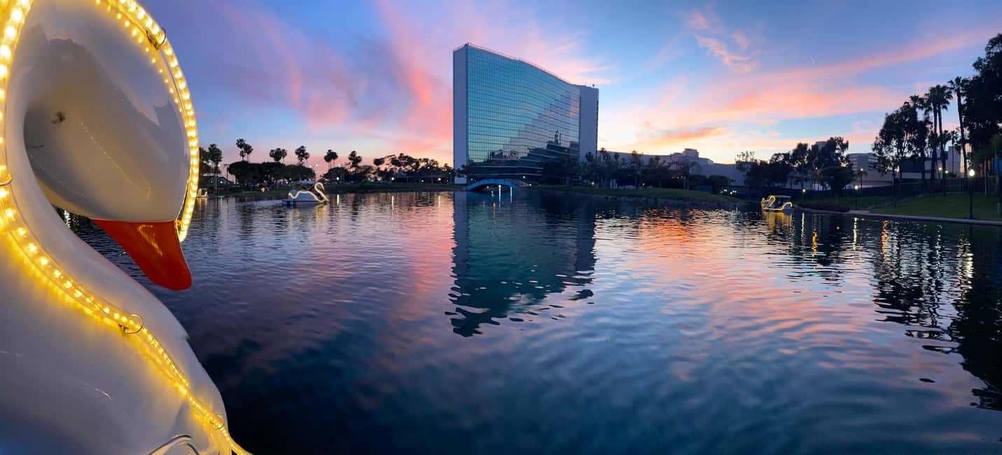 imagem n.7 de Long Beach: Aluguel de barcos Swan na Rainbow Lagoon atividade em Los Angeles, carregada pelo fornecedor