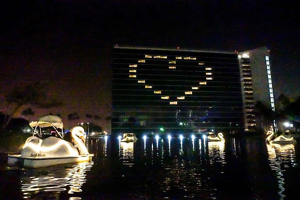 imagem n.9 de Long Beach: Aluguel de barcos Swan na Rainbow Lagoon atividade em Los Angeles, carregada pelo fornecedor