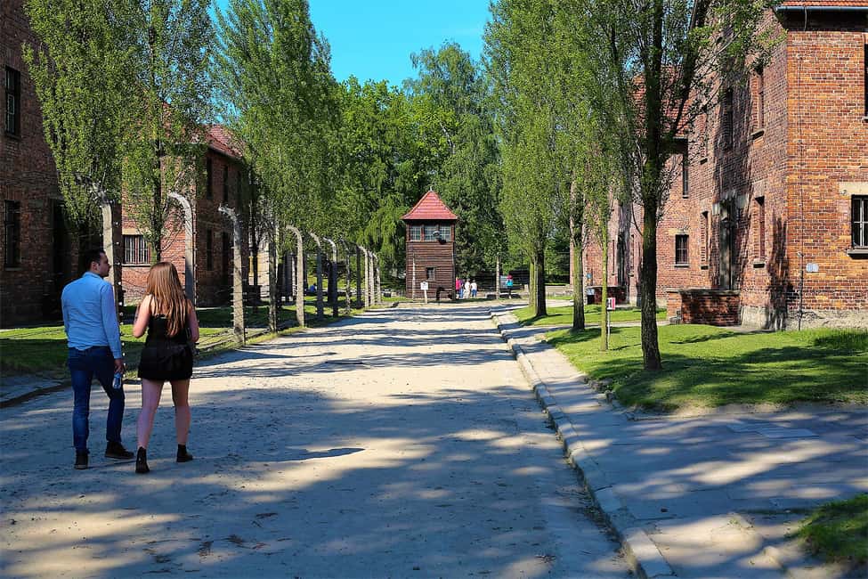 Image N°2 de Depuis Cracovie : Visite en petit groupe d'Auschwitz Birkenau avec prise en charge activité à Oswiecim, publiée par le prestataire