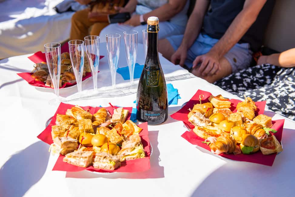 image n.16 of Sirmione: Scenic Afternoon Boat Cruise with Prosecco & Snack activity in San Felice del Benaco, uploaded by supplier