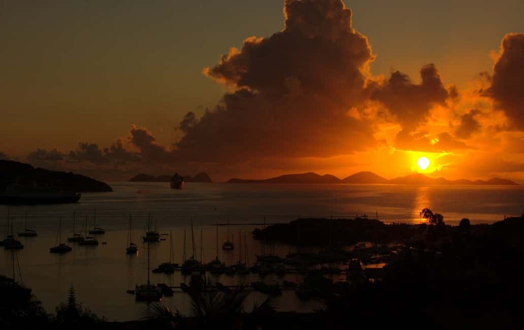 Immagine nº 1 di Crociera con cocktail al tramonto a bordo di Breakaway Charters a Sapphire attività a St. Thomas, Isole Vergini Americane, caricata dal fornitore