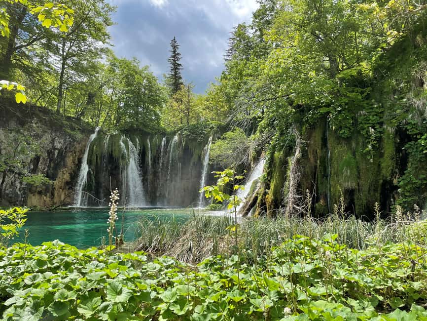 imagem n.9 de Zagreb: Visita guiada a Rastoke e aos Lagos Plitvice com ingresso atividade em Slunj, carregada pelo fornecedor