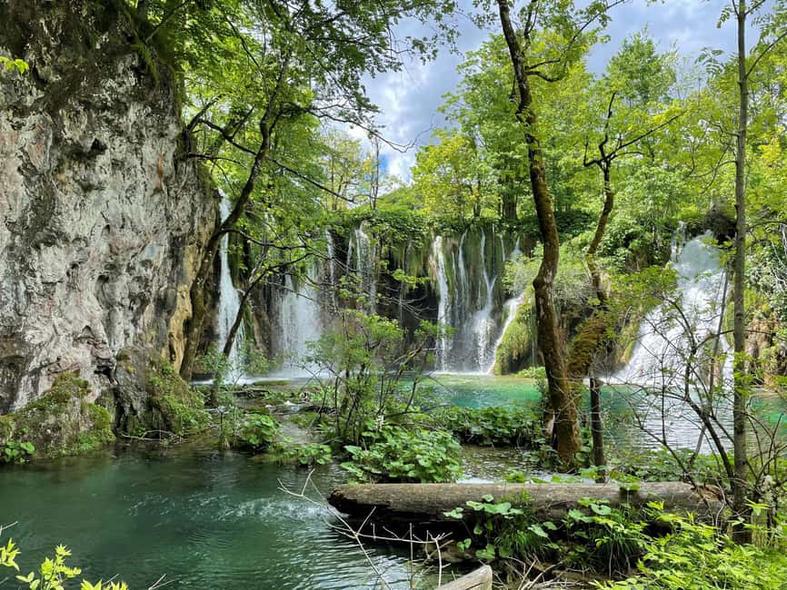 imagem n.11 de Zagreb: Visita guiada a Rastoke e aos Lagos Plitvice com ingresso atividade em Slunj, carregada pelo fornecedor