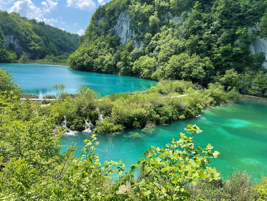 imagem n.4 de Zagreb: Visita guiada a Rastoke e aos Lagos Plitvice com ingresso atividade em Slunj, carregada pelo fornecedor