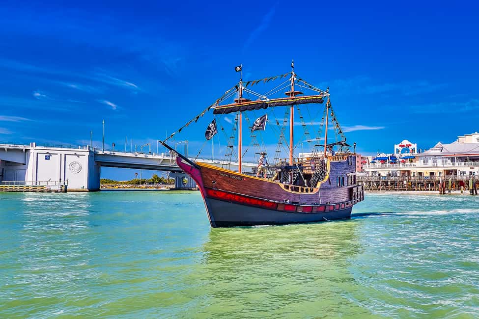 imagem n.1 de Praia da Madeira: Cruzeiro Aventura Pirata atividade em Madeira Beach, carregada pelo fornecedor