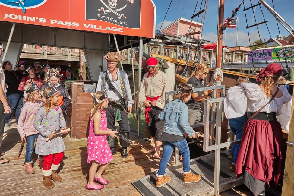 imagem n.2 de Praia da Madeira: Cruzeiro Aventura Pirata atividade em Madeira Beach, carregada pelo fornecedor