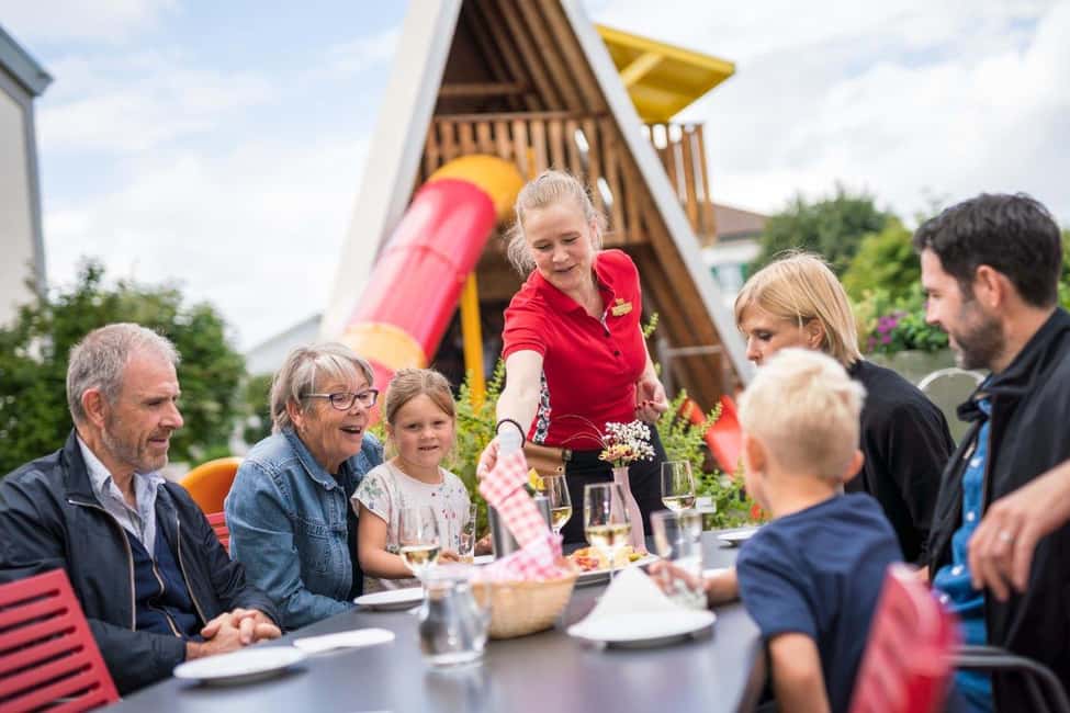 bilde nr.4 av Appenzell: Appenzeller-demonstrasjon med melkebillett og smaksprøver aktivitet i Appenzell, lastet opp av leverandør