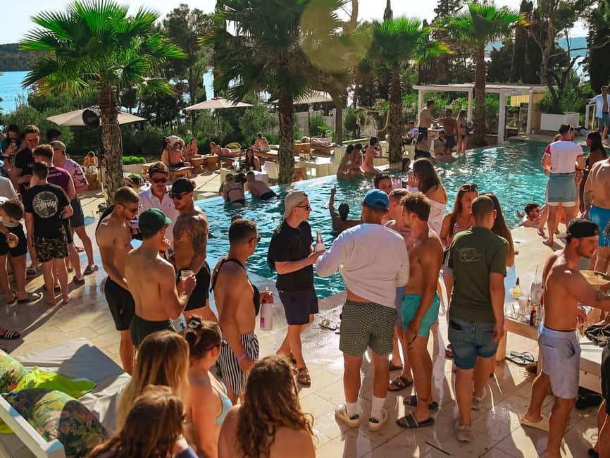 Obraz nr 12 z atrakcji Ze Splitu: Brač Island Beach Bar and Pool Party w Split, przesłany przez organizatora