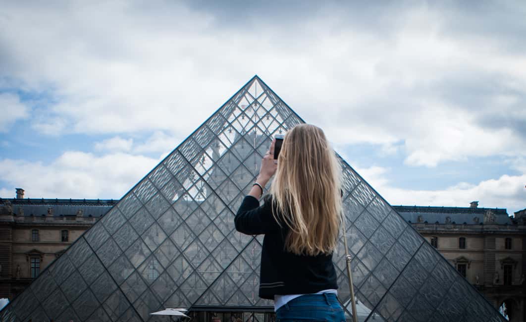 Image N°1 de Paris : visite de la ville avec billets du Louvre et cidre avec une crêpe activité à Paris, publiée par le prestataire