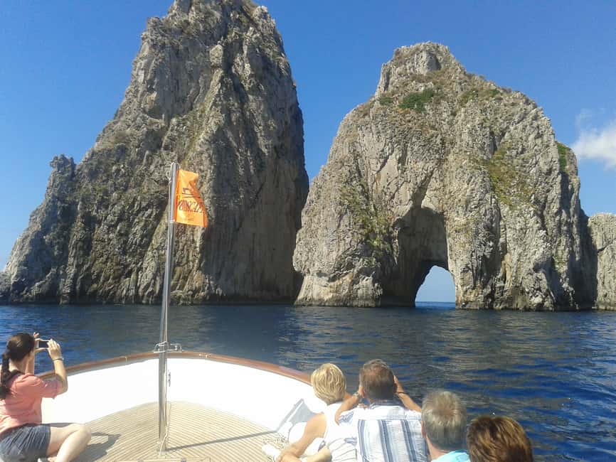 Immagine nº 8 di Capri: tour in barca dell'isola con sosta alla Grotta Azzurra attività a Anacapri, caricata dal fornitore