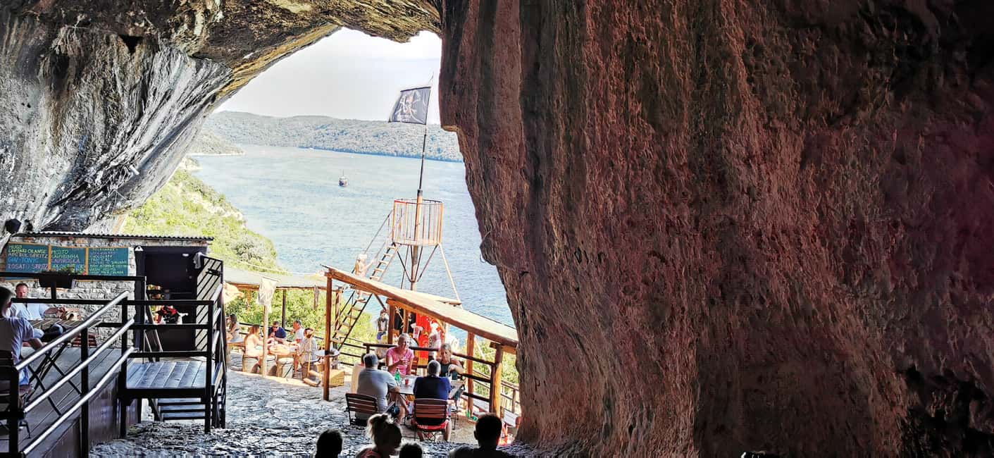 imagen n.º 9 de Vrsar: tour en barco por el fiordo de Lim con baño cerca de la Cueva de los Piratas actividad en Istria County, subida por el proveedor