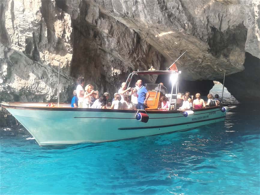 Immagine nº 6 di Capri: tour in barca dell'isola con sosta alla Grotta Azzurra attività a Anacapri, caricata dal fornitore
