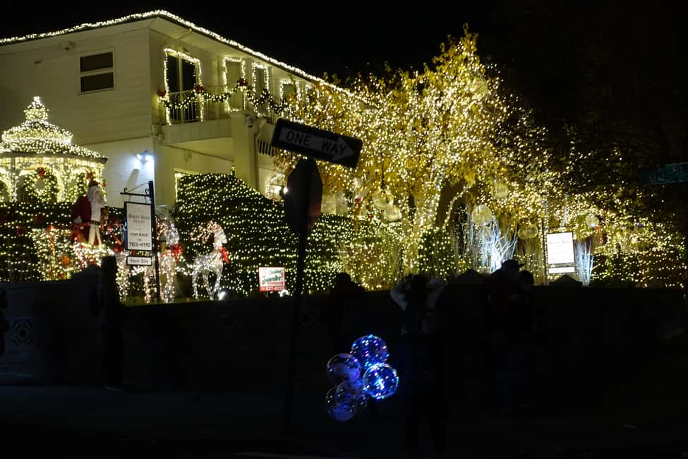 image n.14 of From Manhattan: 4-Hour Christmas Lights Luxury Bus Tour activity in New York City, uploaded by supplier