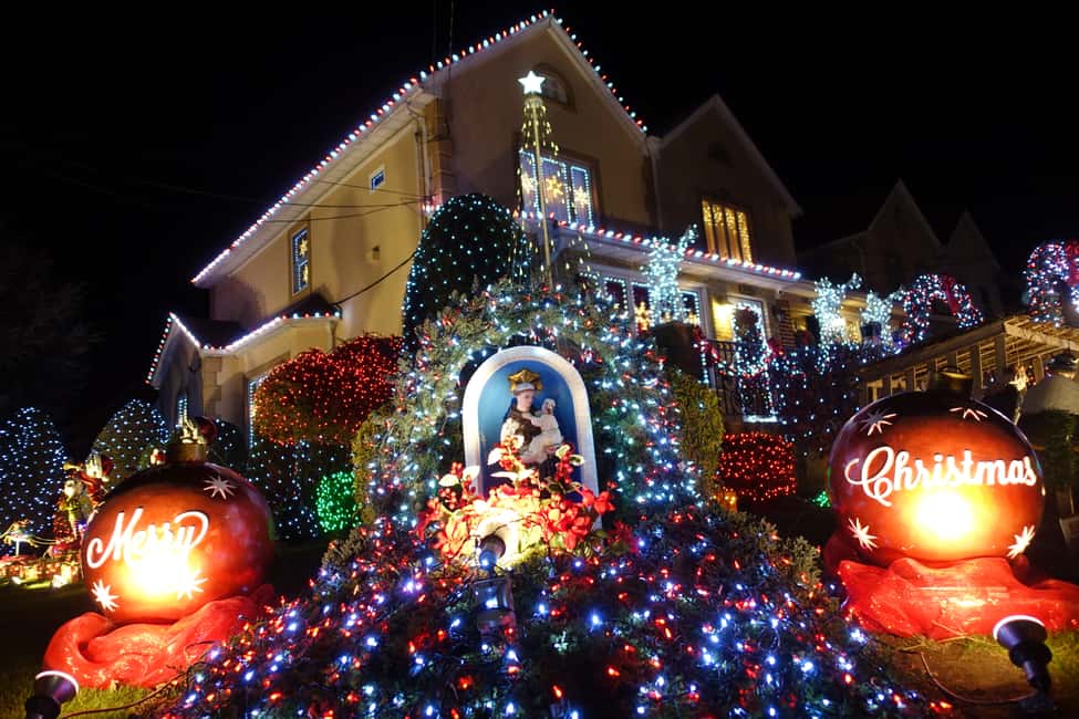 image n.18 of From Manhattan: 4-Hour Christmas Lights Luxury Bus Tour activity in New York City, uploaded by supplier