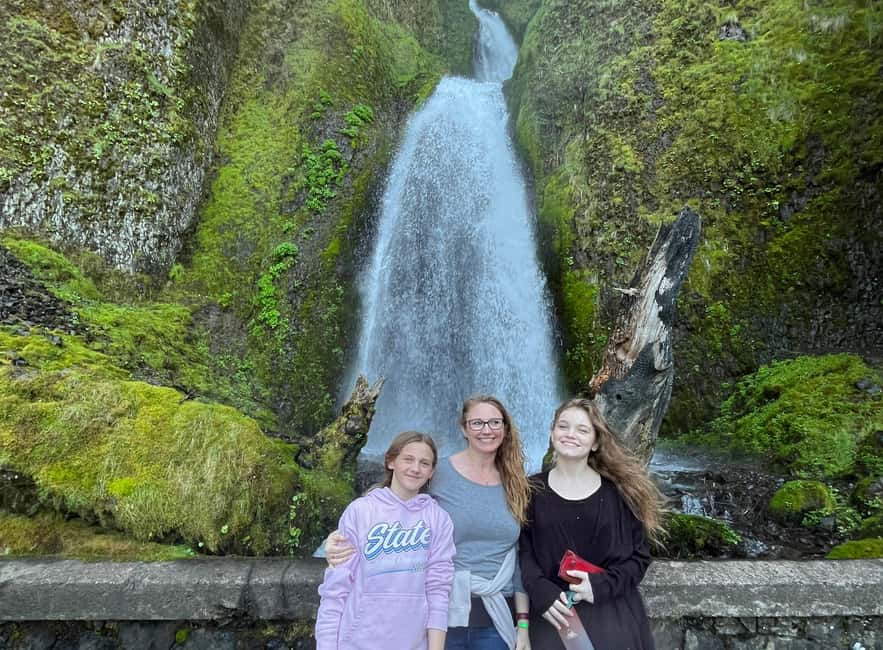 image n.8 of Multnomah Falls: Sunset Guided Tour to Five Waterfalls activity in Oregon, uploaded by supplier