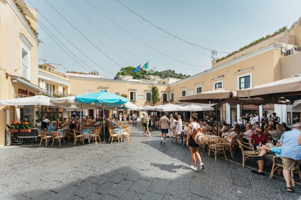 Immagine nº 19 di Sorrento: Gita in barca in Costiera e a Capri con degustazione di limoncello attività a Matermania, caricata dal fornitore