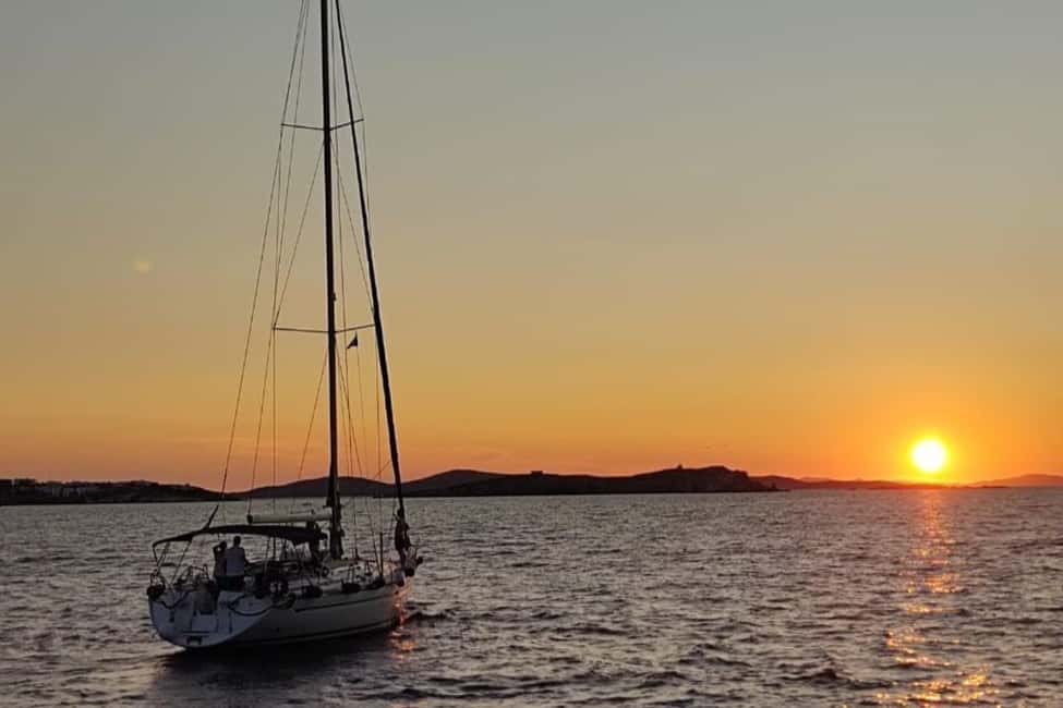 Image N°5 de Au départ de Mykonos : Croisière tout compris à Delos et Rhenia avec déjeuner activité à les Cyclades, publiée par le prestataire