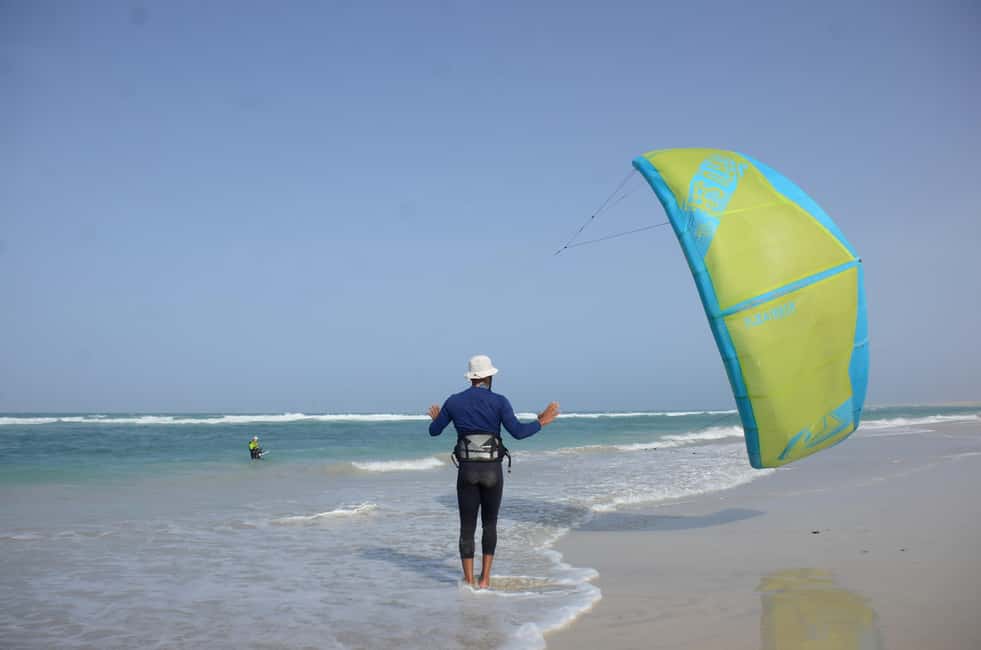 imagem n.1 de Sal: Aulas de Kitesurf atividade em Santa Maria, Cabo Verde, carregada pelo fornecedor