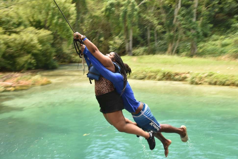 imagem n.18 de Ocho Rios: Blue Hole, White River Tubing e passeio a cavalo atividade em Jamaica, carregada pelo fornecedor
