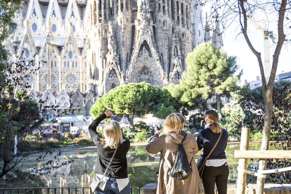 image n.5 of Barcelona: Fast-Track Sagrada Familia and Towers Guided Tour activity in Barcelona, uploaded by supplier