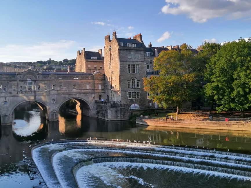 image n.4 of Bath: Sightseeing Boat Cruise with Prosecco activity in Devizes, uploaded by supplier