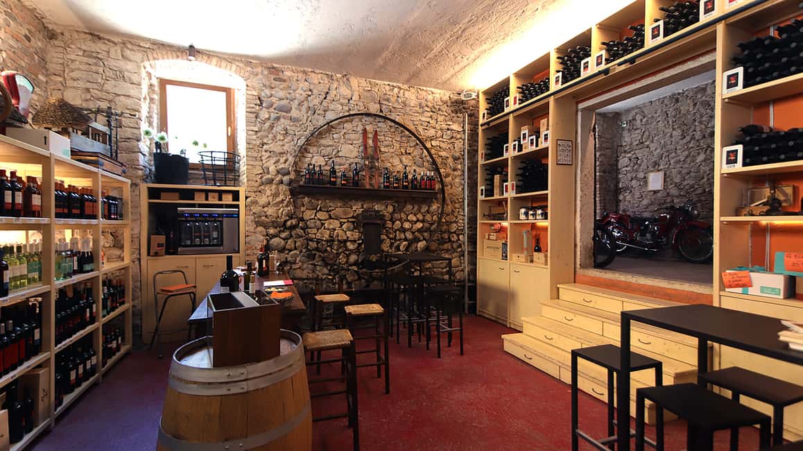image n.6 of Lazise: Historical Center Wine Tasting Tour activity in Lombardy, uploaded by supplier