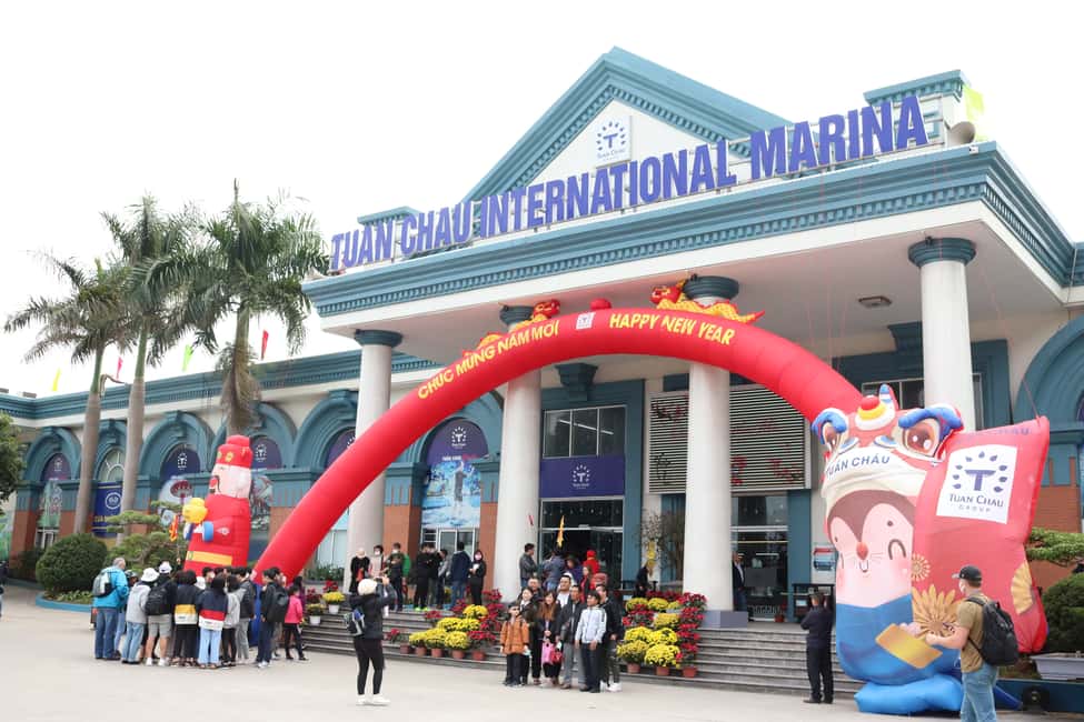 image n.17 of Hanoi: Islands & Caves Ha Long Cruise with Lunch & Kayaking activity in Dong Bac, uploaded by supplier