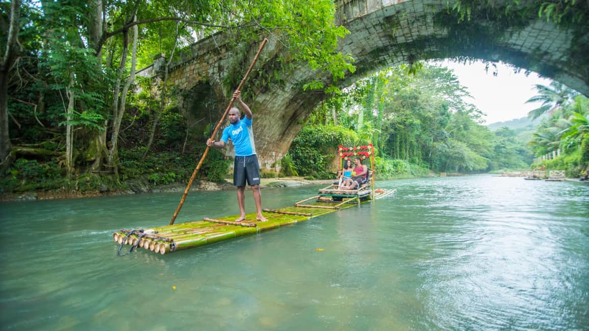 imagem n.9 de Montego Bay: Cruzeiro em jangada de bambu no Great River atividade em Montego Bay, carregada pelo fornecedor