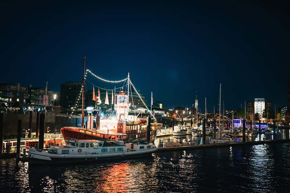 Bild Nr. 6 von Hamburg: 1-stündige Abendfahrt durch den Hafen bei Nacht Aktivität in Hamburg, hochgeladen vom Anbieter