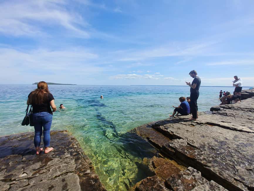 imagen n.º 11 de Desde Toronto: Excursión guiada de un día al Parque Nacional de la Península de Bruce actividad en Ontario, subida por el proveedor
